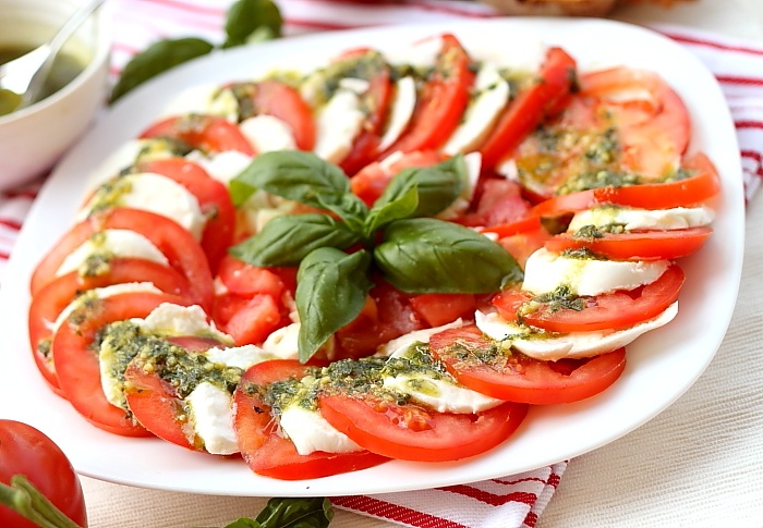 Salata Caprese | Retete Culinare Laura Adamache