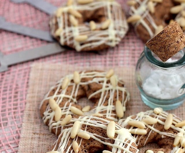 Biscuiti Cu Seminte De Pin Si Ciocolata Retete Culinare Laura