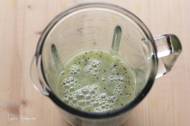 smoothie cu kiwi cremos